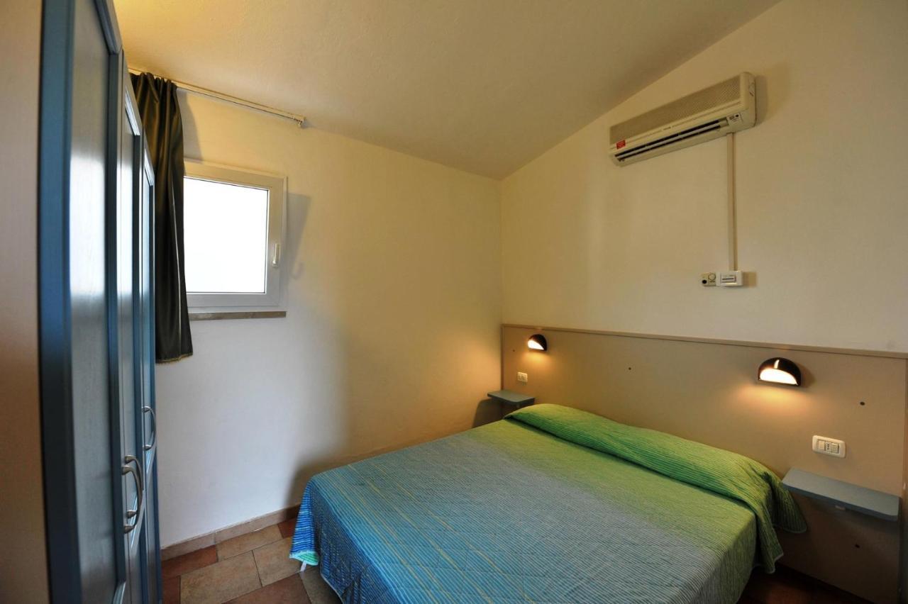 Apartment In 22097 *